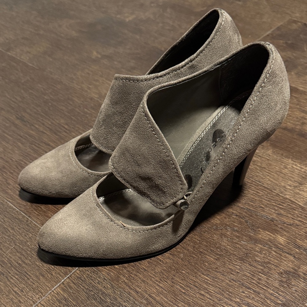 Elegant Taupe Heels